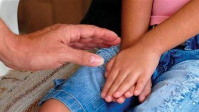 ضبط معلم بتهمة التحرش بتلميذة داخل أحد الفصول في القليوبية.. والتعليم تعلن عن إجراءات عقابية بشأن مدير المدرسة