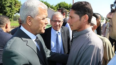 محافظ المنوفية ومساعد وزير التربية والتعليم يؤديان واجب العزاء لأسرة طالب مدرسة الزراعة 