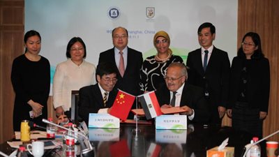 الخشت يوقع إتفاقية بحثية شاملة مع أكبر أكاديمية علمية في الصين