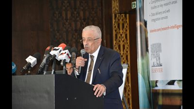 شوقى يشهد لقاء الخبرات والتجارب الدولية فى استخدام نظام سايفال للبحث العلمي بالمدارس والجامعات