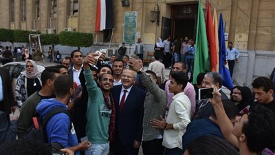  بالصور.. رئيس جامعة القاهرة تعليقا علي الانتخابات الطلابية: 