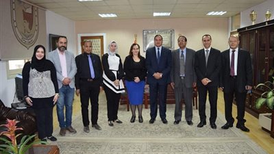 جامعة سوهاج تبحث مع 