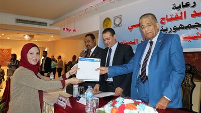 عاجل.. نقابة المهن التعليمية تعلن اسماء المعلمين الفائزين بمنح مجانية الى لندن 