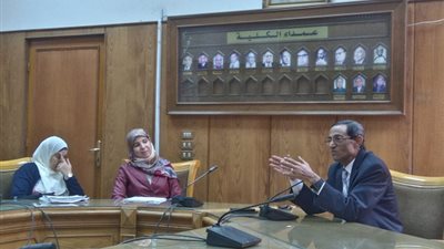 ألسن عين شمس تناقش خصائص المترجم الرئاسي