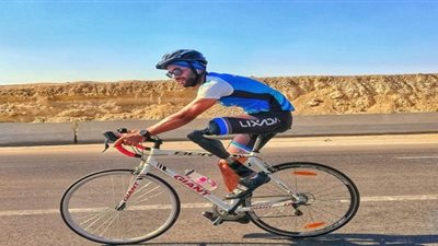 بالصور والفيديو.. عمر نجل وكيل تعليم بالجيزة يتحد الإعاقة من جديد من طابا إلى أهرامات الجيزة