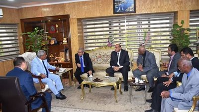 مجاهد يؤكد على دعم التعليم لتحويل مدارس اسوان إلى مراكز تميز فى مجالات الطاقة المتجددة