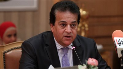 وزير التعليم العالي يستعرض تقريرًا حول أنشطة المكتب الثقافى المصرى بلندن