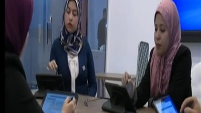 نموذج لكيفية آداء الطلاب الامتحانات فى النظام التعليمى الجديد.. فيديو