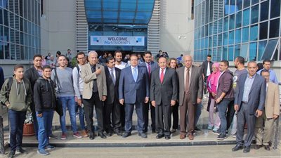  أبو العينين: بدأت من الصحراء.. وراهنت على الشباب ونجحت بهم.. والعمالة المدربة ركيزة لتحقيق التنمية .. واستتاب الأمن وراء عودة السياحة .. ومصر تحتاج لمناطق صناعية متخصصة