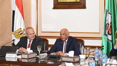اجتماع مجلس جامعة القاهرة بحضور الدكتور علي عبد العال رئيس مجلس النواب  ..صور
