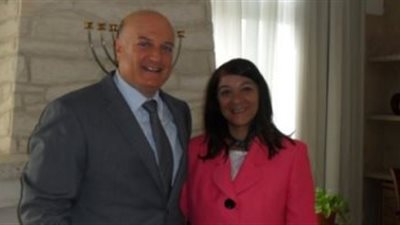 منى البرنس أستاذ الأدب الجامعى بقناة السويس تظهر مرة أخرى مع السفير الاسرائيلى