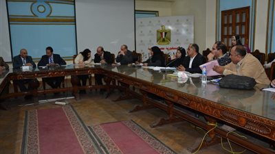 التفاصيل الكاملة لجلسة محمد عمر مع المعلمين 