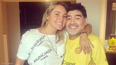 بالصور.. مارادونا يُطرد من منزله في فضيحة من الطراز الرفيع 