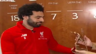 شاهد محمد صلاح يتسلم جائزة الأفضل افريقيا للمرة الثانية على التوالى