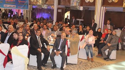 اعفاء المعلمين من سداد الرسوم المدرسية لابنائه وليس 50% من المصروفات