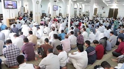 متى تُؤدَّى سنة الجمعة وكم عددُ ركعاتها؟