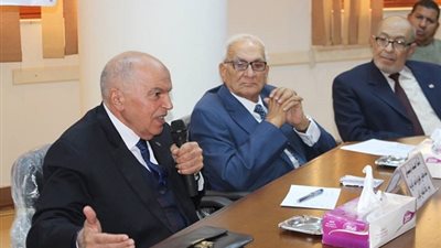 الزناتى: صرف 38 ألف جنيه للمعلمين من أول يناير.. وتوفير 2900 وحدة سكنية للمعلمين.. ورحلات عمرة بخصم 25%