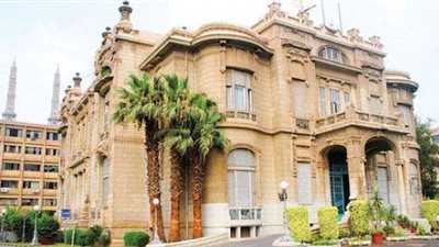 نائب رئيس جامعة عين شمس يتفقد لجان الامتحانات 