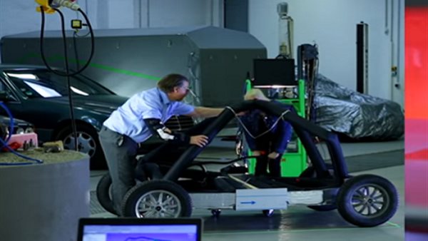 اول سيارة محمولة