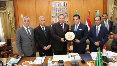 وزير التعليم العالي : 5 مواد في قانون تنظيم الجامعات