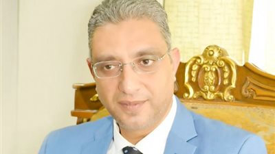 معلم يضرب عن الطعام بسبب الاخوان فى المدارس ومسئولى ادارة طما التعليمية 