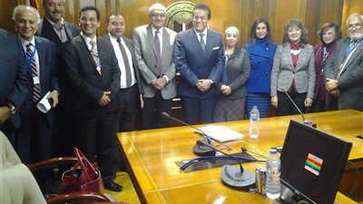 وزير التعليم العالى يعقد اجتماعا مع أساتذة قصر العينى لمناقشة لائحة قانون المستشفيات الجامعية 