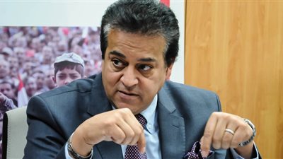 وزير التعليم العالى يتلقى تقريرا حول قيام جامعة جنوب الوادى بتنظيم قافلة بيطرية اجتماعية إلى حلايب وشلاتين