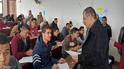 رئيس جامعة بنها: ممنوع اصطحاب الهواتف المحمولة وأوراق داخل لجان الامتحانات