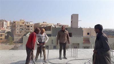 جهاز القاهرة الجديدة يزيل مخالفات المبانى بالتجمع الخامس