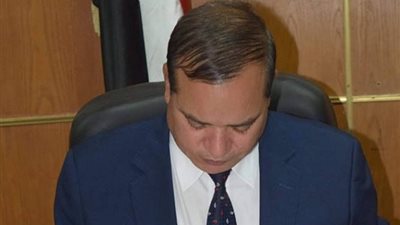 محافظ سوهاج يكلف بإتخاذ الإجراءات القانونية فور هدم مصنع إحدى شركات المياه الغازية