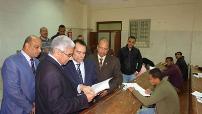 رئيس جامعة جنوب الوادي يواصل جولاته التفقدية لامتحانات كليات التربية الرياضة والزراعة والآداب