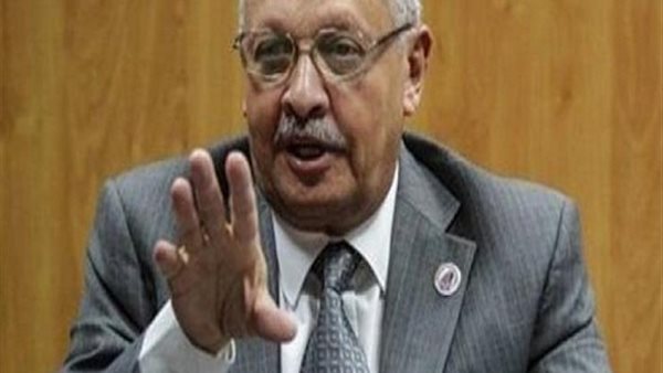 د احمد حمد رئيس الجامعة