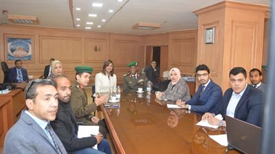 زيرة الهجرة تبحث مع قائد قوات الدفاع الشعبي التعاون في دورات تثقيفية لشباب المصريين بالخارج