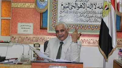 التعليم: خصم 3 أيام من راتب مراقب لتحدثه فى المحمول أثناء الامتحانات 