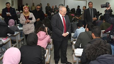 الخشت : الامتحانات مناسبة لجميع قدرات الطلاب وتقيس مستوي الطالب المتوسط والمستويات العليا للتفكير.. ويؤكد: إعلان النتائج قبل أول مارس