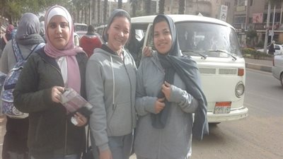 امتحان الأحياء يرسم البسمة على وجوه طلاب اولى ثانوى