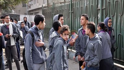 انتهاء امتحان الجغرافيا.. والطلاب: التسريب اصابنا بالاحباط