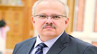 الخشت يداعب طلاب جامعة القاهرة على 