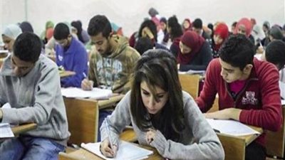 بدء امتحان مادة الرياضيات بالاختبارات التجريبية لطلاب الصف الأول الثانوي  