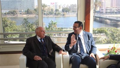 عاجل.. خلف الزناتى: مطالب المعلمين امام البرلمان