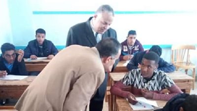 بالصور.. مدير تعليم الإسماعيلية يحيل عدد من ملاحظي امتحانات الاعدادية للتحقيق 