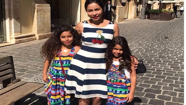 شرين عبدالوهاب وبناتها