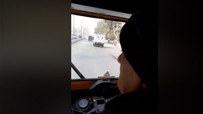 بالفيديو ..مدير مدرسة سائق 