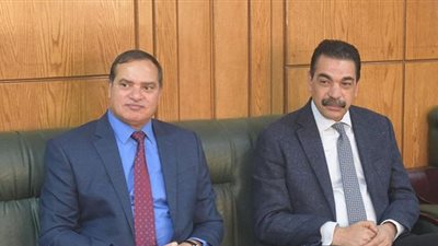 وفد جامعة سوهاج يزور مديرية الامن لتهنئتهم بعيدهم 