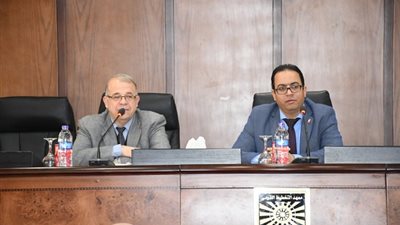 وزير التعليم العالى يستعرض تقريرًا حول فعاليات ورشة العمل التدريبية لموازنة البرامج والأداء للوزارة