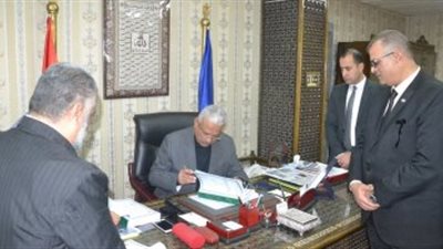 محافظ السويس يعتمد نتيجة الشهادة الاعدادية بنسبة 75.4% 