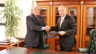 وزير التعليم العالى يستعرض تقريراً حول أنشطة معهد إعداد القادة بحلوان