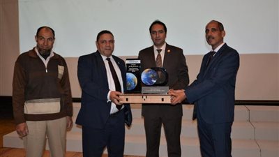 محمد عمر يشكر المعلمين على الجهود المبذولة والتغيير الحقيقى الملموس فى المدارس