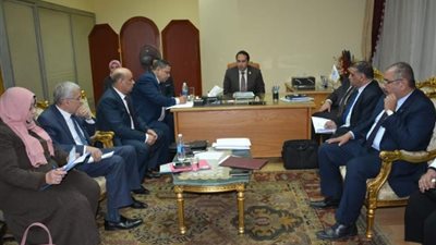 محمد عمر يوجه بسرعة صرف بدلات مالية شهريا لهؤلاء المعلمين