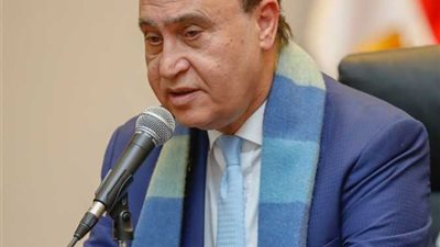 «مميش» يكشف حقيقة منع عبور السفن المحملة بالنفط إلى سوريا 